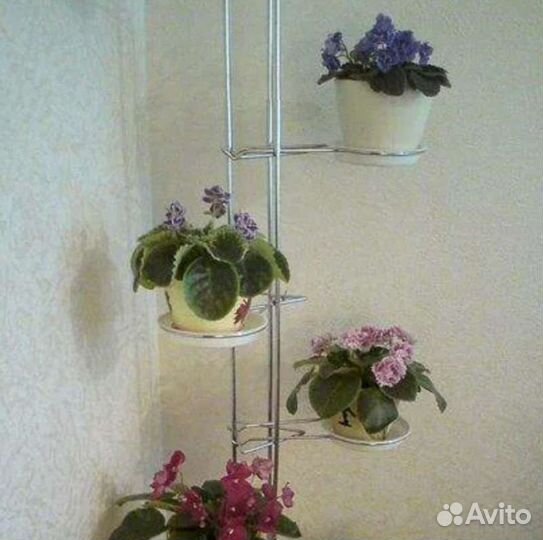 Подставка под цветы металлическая