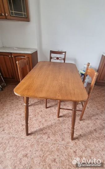 Стол обеденный