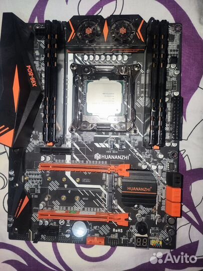 Материнская плата с процессором и оперативной