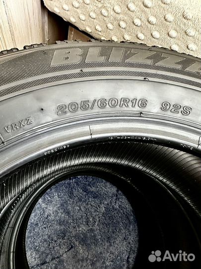 Bridgestone Blizzak VRX 205/60 R16 92S