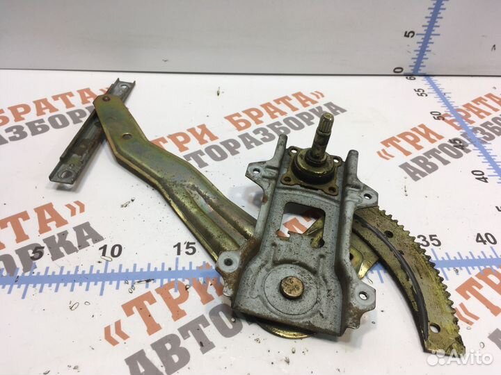 Стеклоподъемник задний правый (механический)