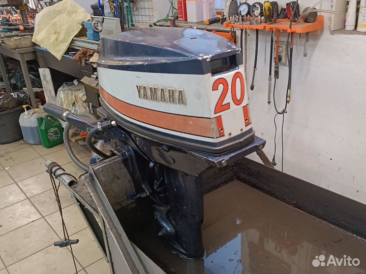 Лодочный мотор Yamaha 20