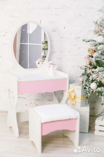 Детский туалетный столик трюмо с зеркалом и пуфом