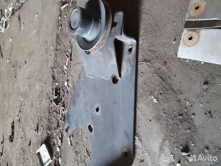 Кранштейн натяжителя ремня термокинг