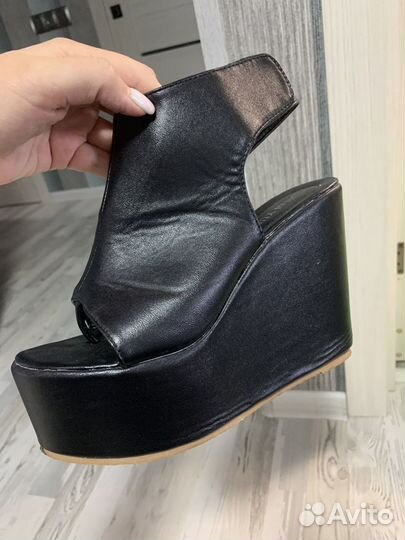 Босоножки новые 39