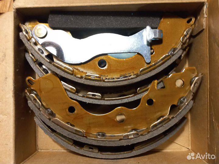 Продам задние Колодки Hyundai accent 3. Kio Rio 2