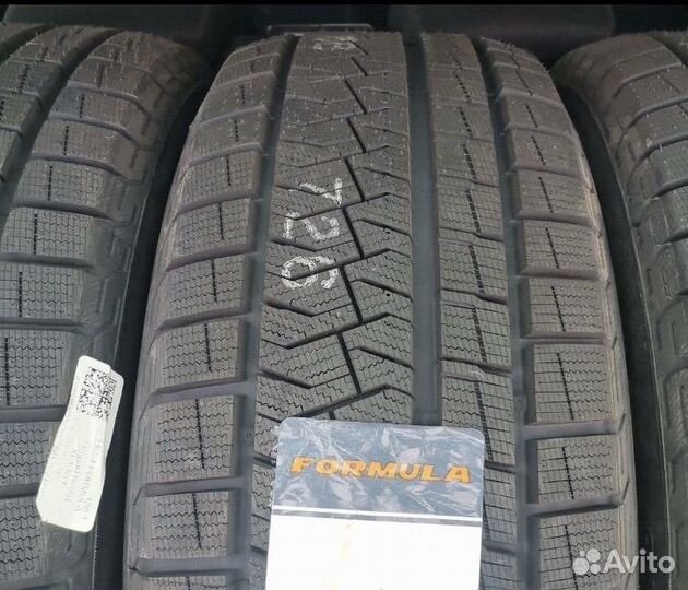 Pirelli Formula Ice FR 215/60 R16 99T