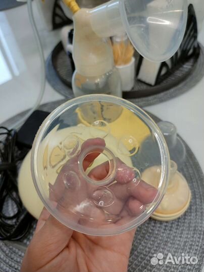 Молокоотсос medela электрический
