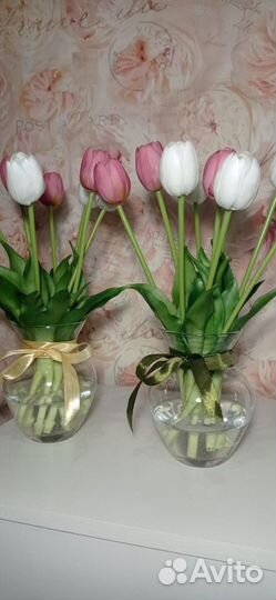 Тюльпаны в вазе с имитацией воды