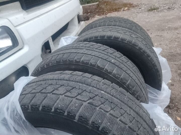 Bridgestone Blizzak VRX 215/55 R17