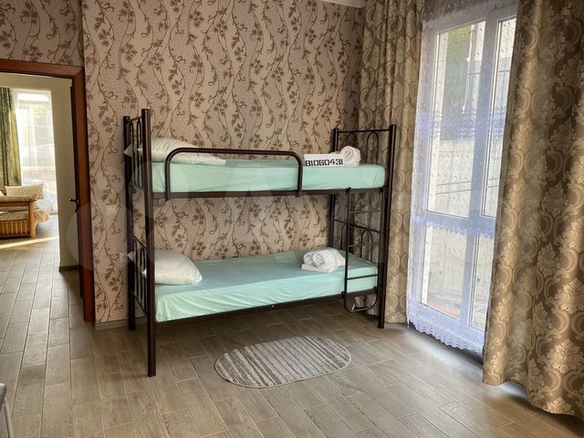 2-к. квартира, 43 м², 3/3 эт.