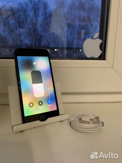 iPhone 8, 64 ГБ