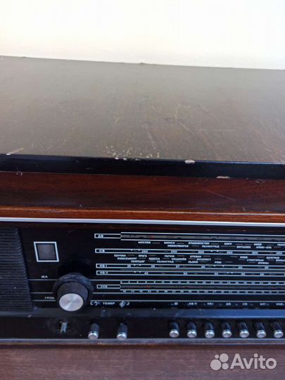 Ламповая радиола с радиоприемником времён СССР