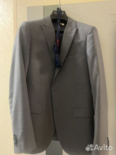 Продам костюм для подростка, подойдет для школы
