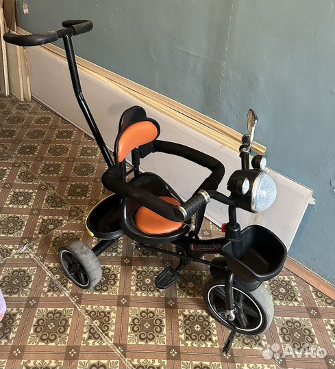 Детский велосипед с ручкой