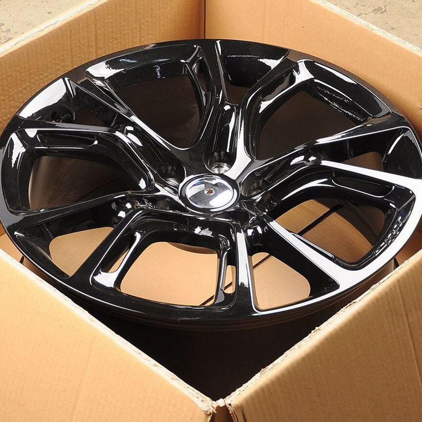 Диски Luistone L185 8.5x20/5x127 D71.5 ET35 Gloss Black литой