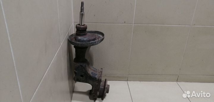 Кулак поворотный передний правый 100 C4 1991-1994