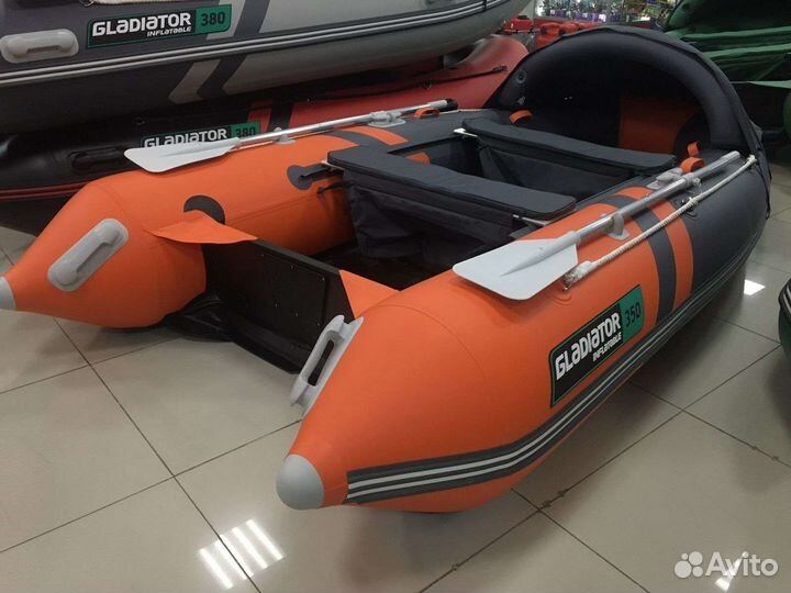 Лодка Gladiator E 350 Pro черно-оранжевая
