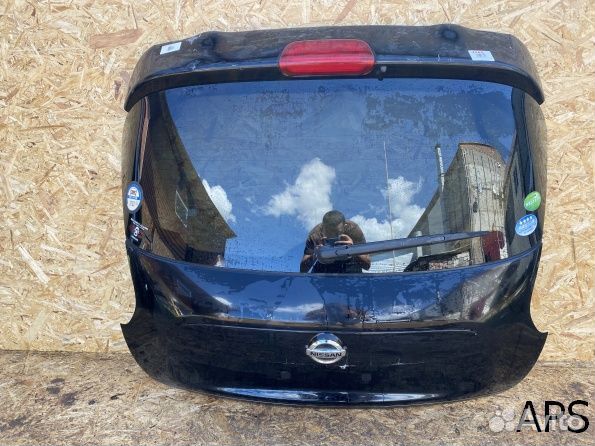 Крышка багажника Ниссан Жук оригинал бу в наличии