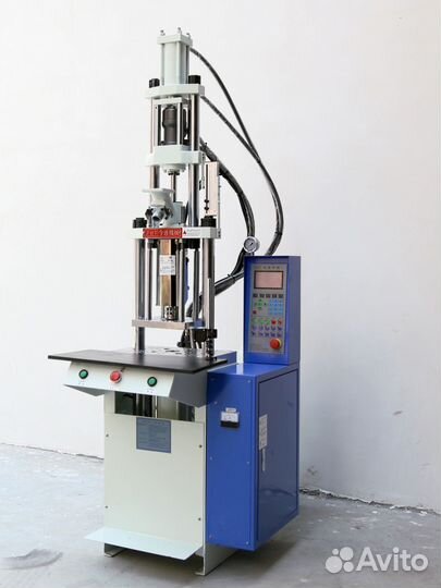 Вертикальный термопластавтомат (тпа) 15 тонн