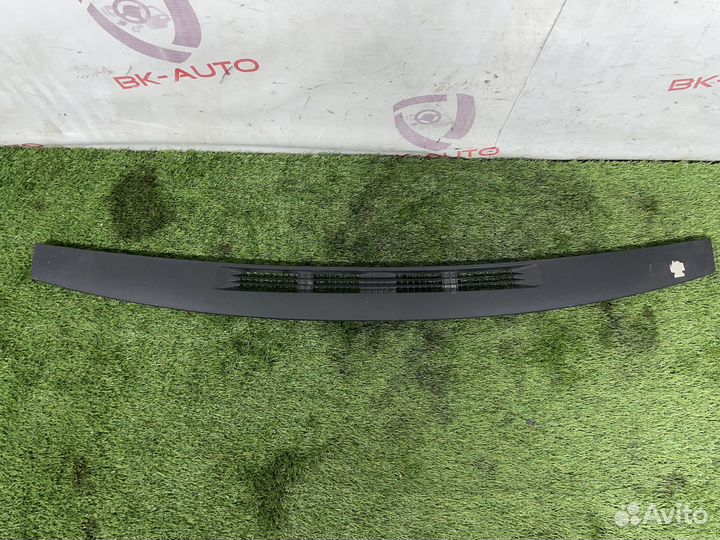 Накладка торпедо верхняя Dodge Nitro 2011