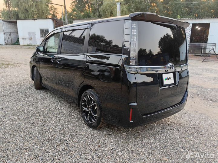 Toyota Voxy, 2017