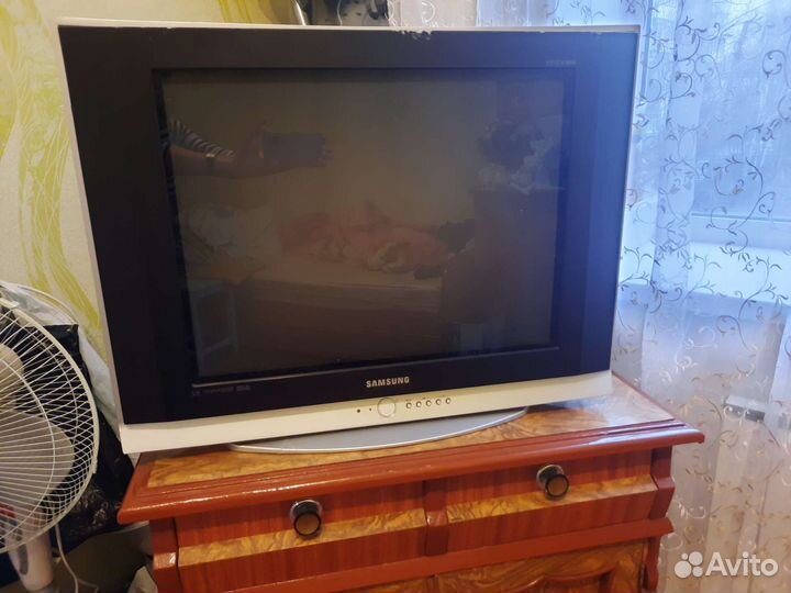 Телевизор samsung