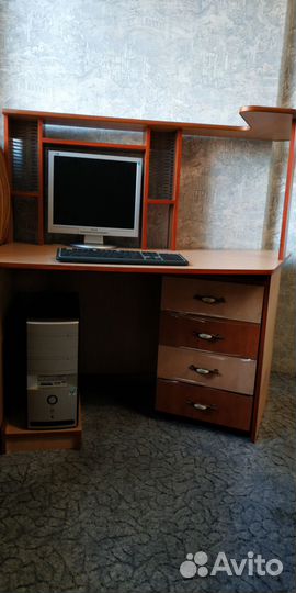 Продам компьютерный стол
