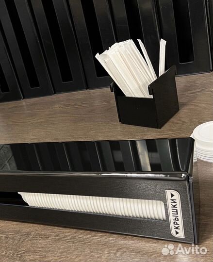 Диспенсер для крышек кофе с собой