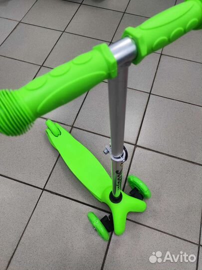 Самокат детский новый до 40кг светящиеся колёса