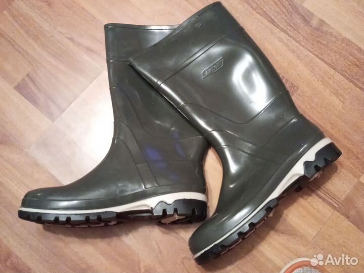 Резиновые сапоги