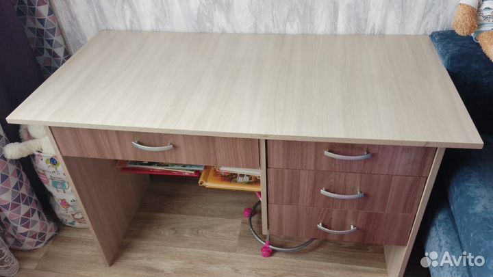 Письменный стол
