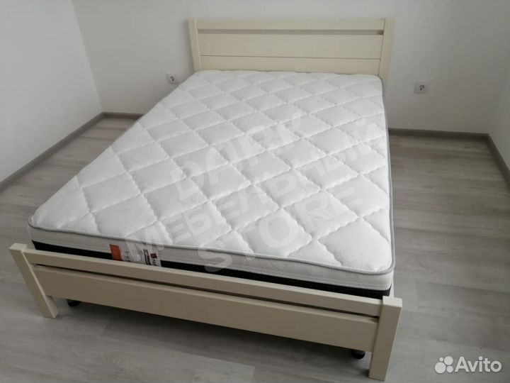 Кровать массив