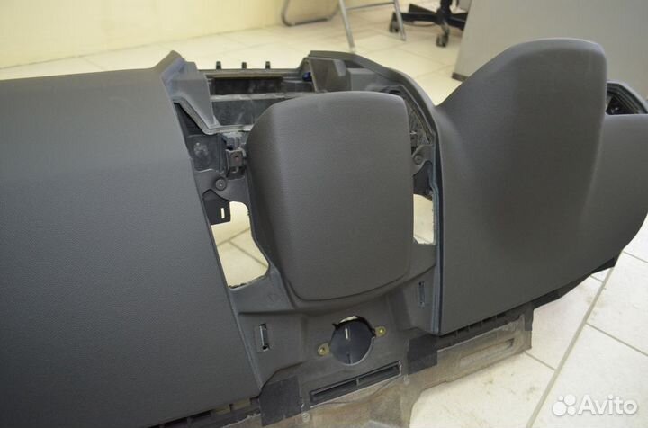 Торпедо панель приборов Опель Зафира B