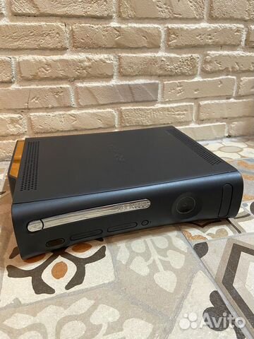 Xbox360, геймпад, 2 блока питания и набор лиц. игр