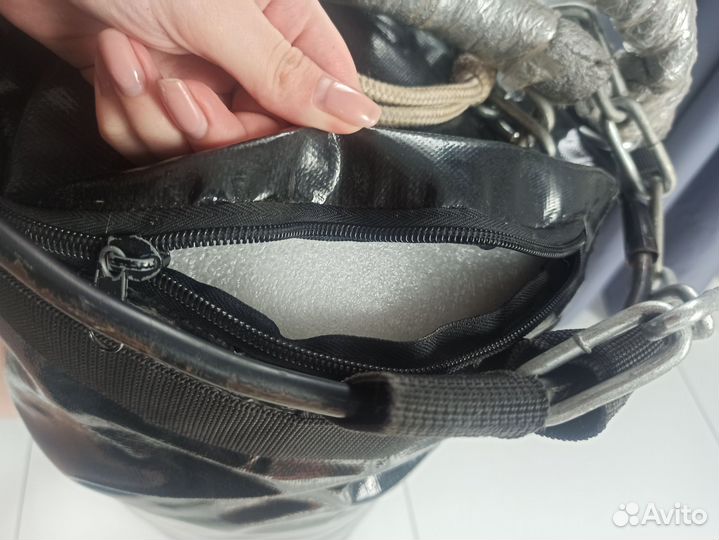 Боксерская груша и перчатки