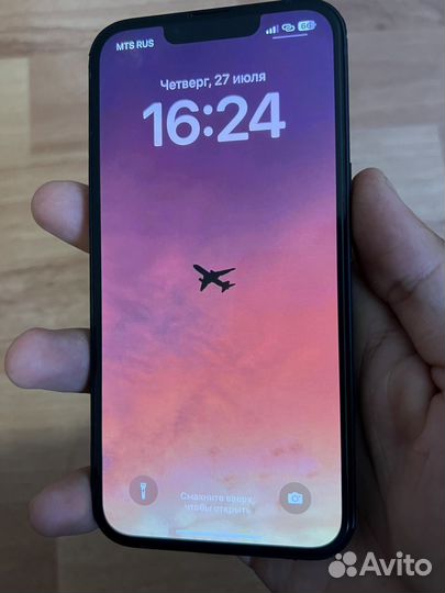 Телефон iPhone 13