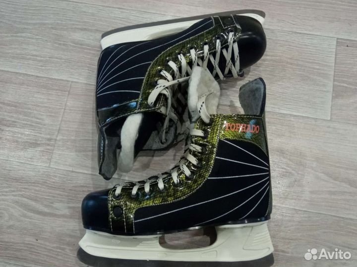 Коньки хоккейные 43 размер