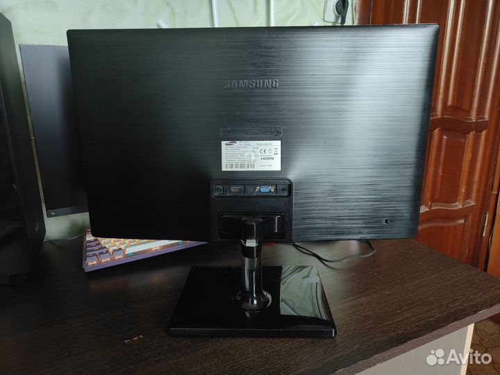 Монитор Samsung S23C570