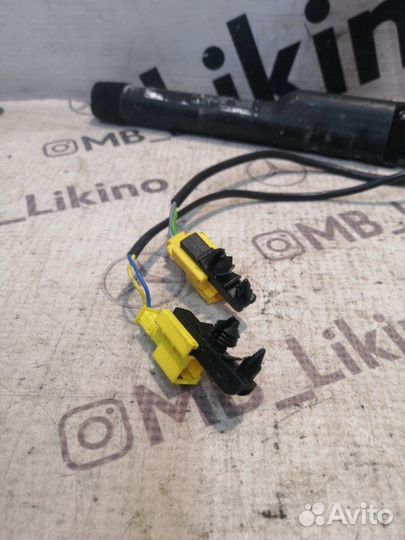 Замок ремня безопасности правый Mercedes Ml W164