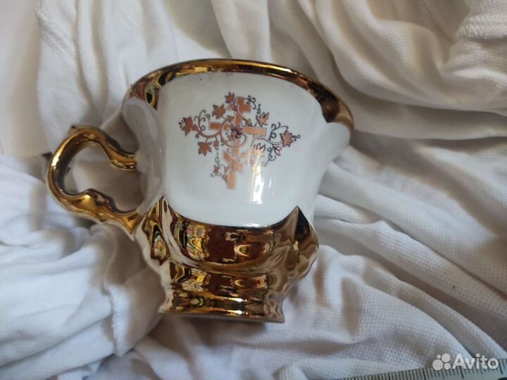 Чайные чашки с христианской символикой