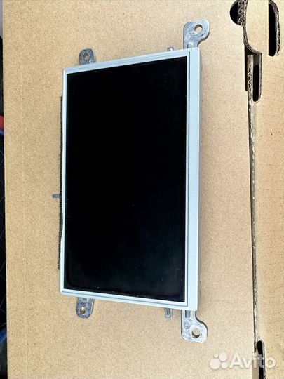 Штатное головное устройство Audi