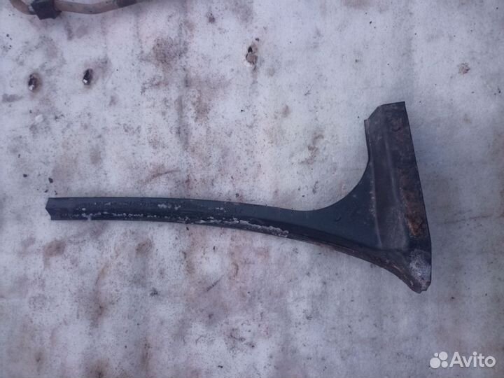 Водосток багажника левый Audi A8 D3