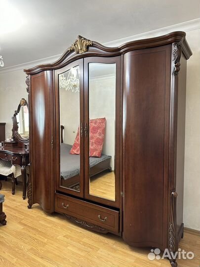 Спальный гарнитур