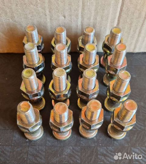 Шпильки ступичные