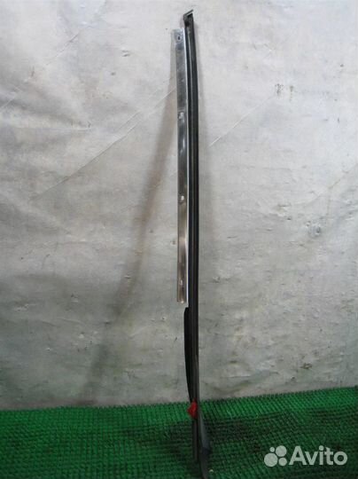 Молдинг лобового стекла левый Nissan Almera Tino