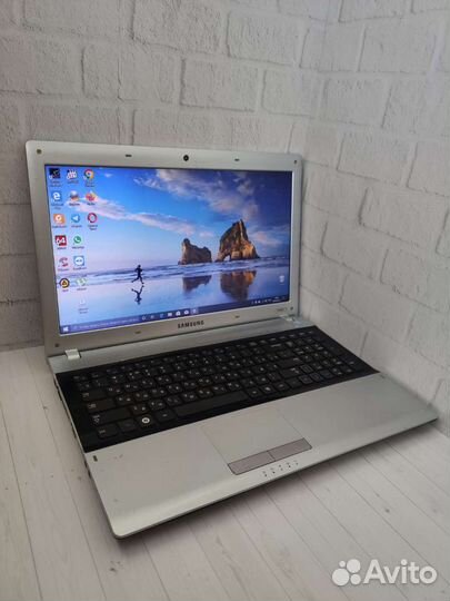Ноутбук Samsung Core i3/GT 520m/4 Гб