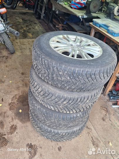 Nokian Tyres Hakkapeliitta 8 SUV 215/70 R16 100T