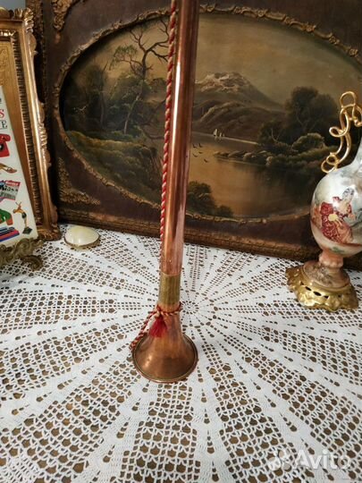 Красивый старинный длинный горн. Высота 90 см