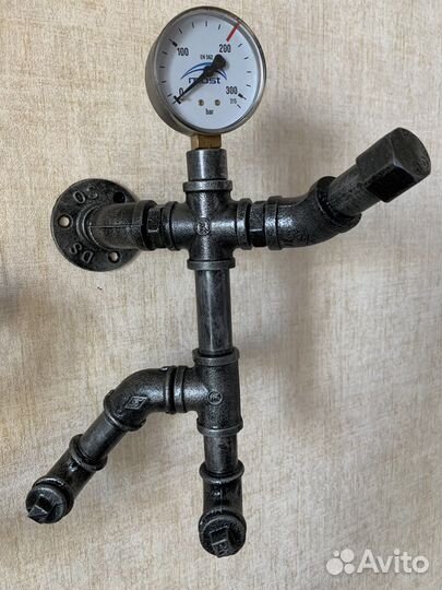 Робот крючок-вешалка